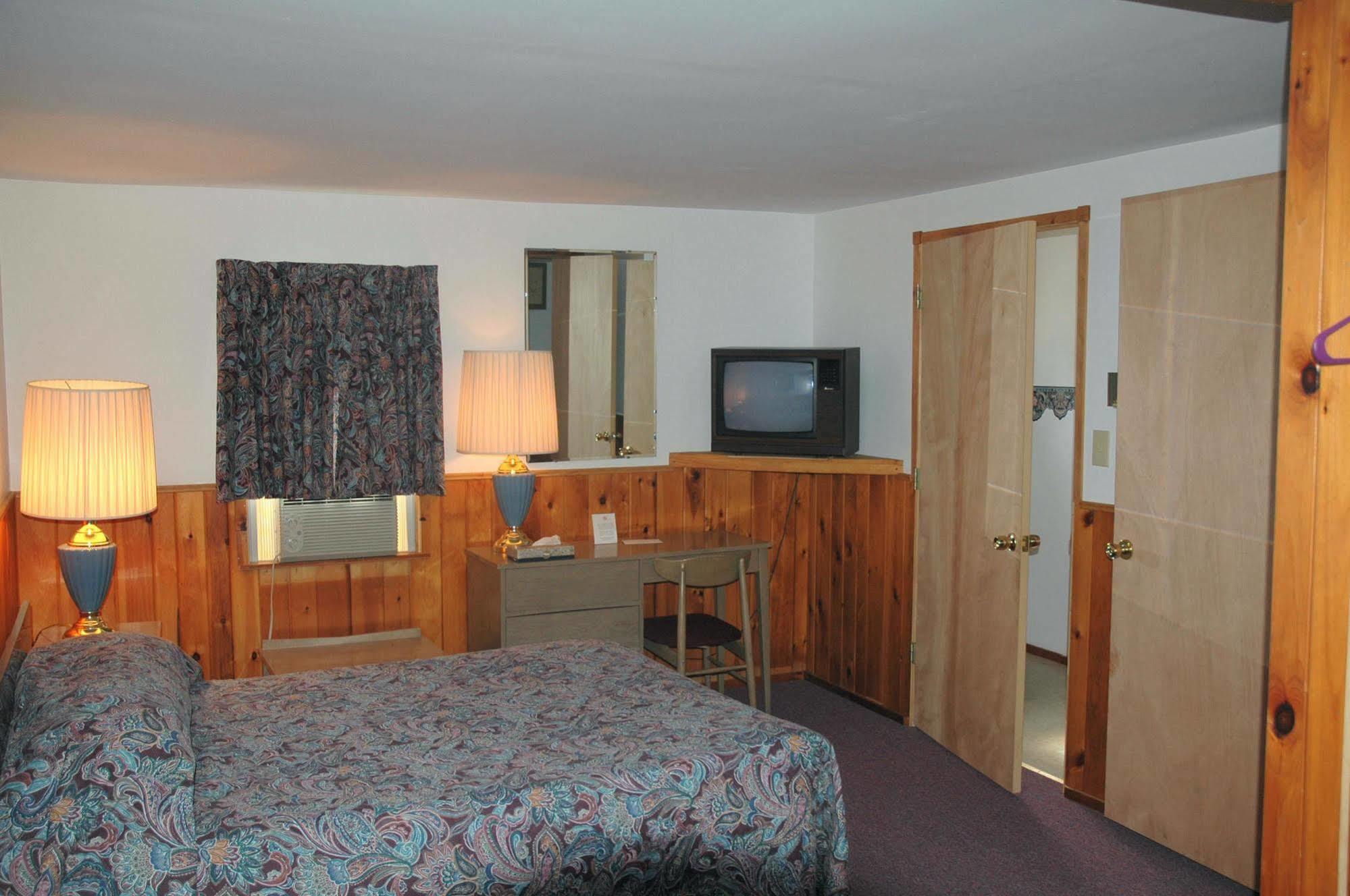Luzerne Court Motel Lake Luzerne Extérieur photo
