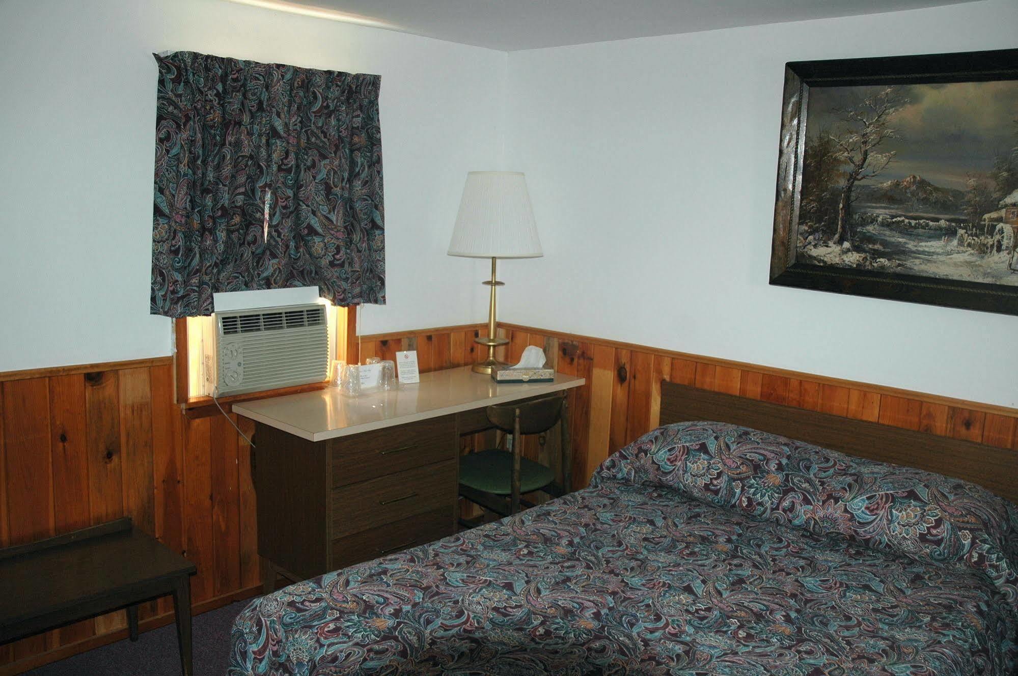 Luzerne Court Motel Lake Luzerne Extérieur photo